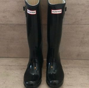 Hunter black Tall rain boots. 5M/6F
